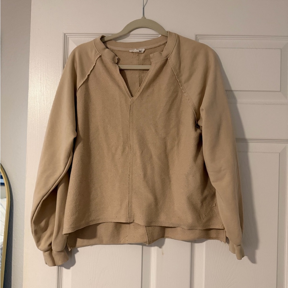 Blu Pepper Beige V‑Neck Pullover Sweatshirt
